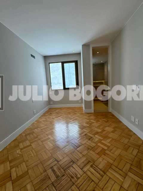 Linear penthouse with 4 bedrooms and 7 bathrooms — photo 2
