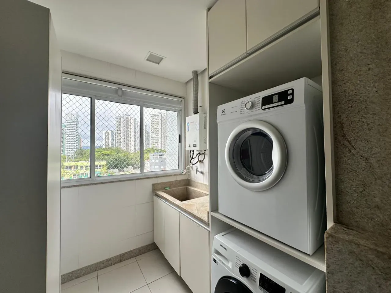 Apartamento mobiliado com 4 quartos e cozinha fechada — photo 22