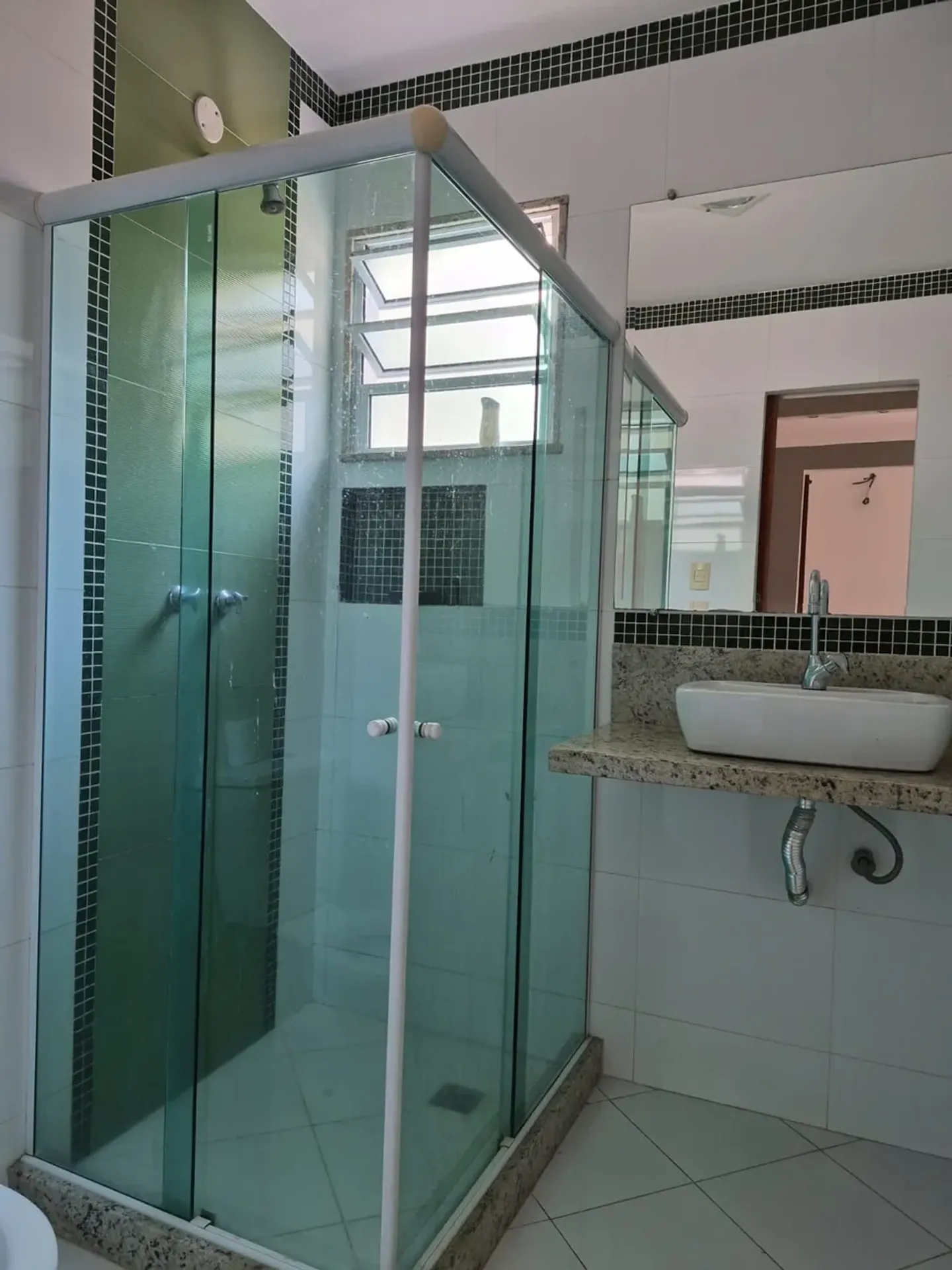 Unfurnished house with 4 bedrooms and 4 bathrooms and pool — photo 23