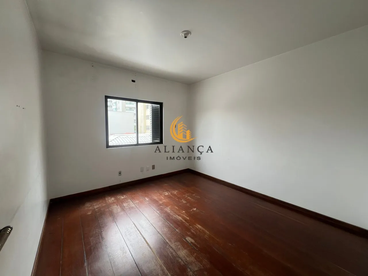 5-bedroom house with a bathtub in Florianópolis — photo 3