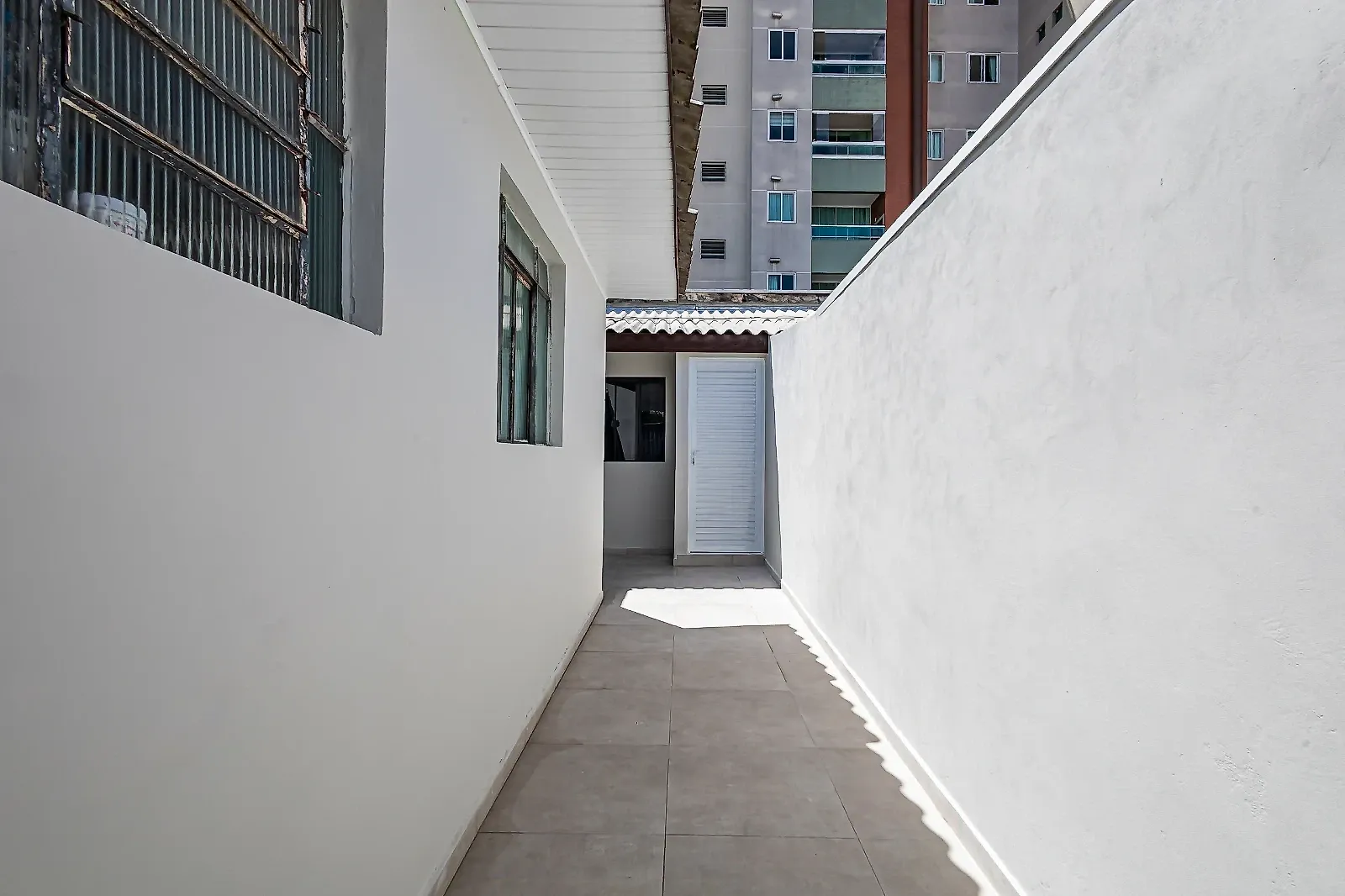 One-bedroom apartment with a washing machine in Curitiba — photo 28