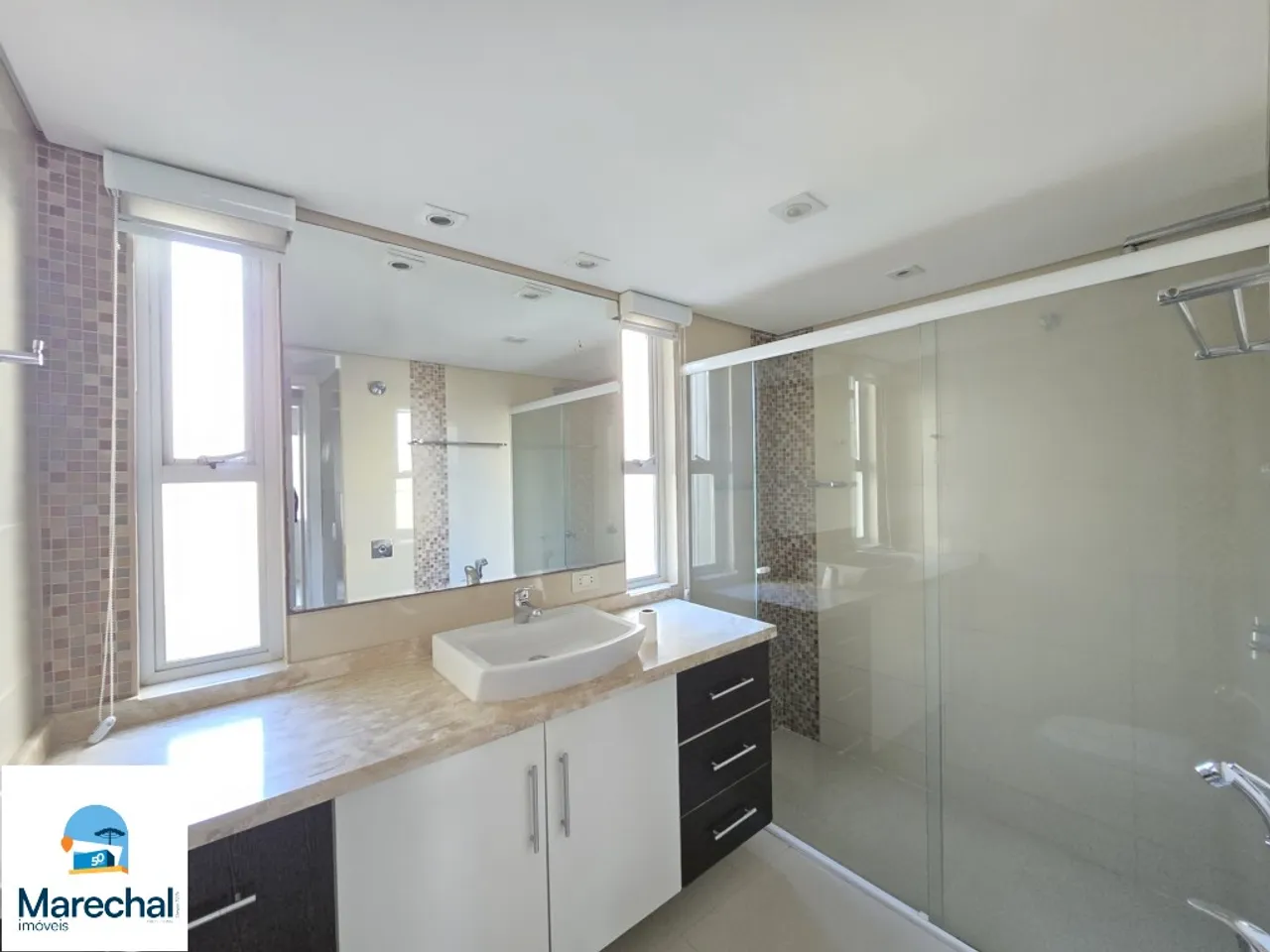 146 m² apartment with 3 bedrooms and 4 bathrooms — photo 14