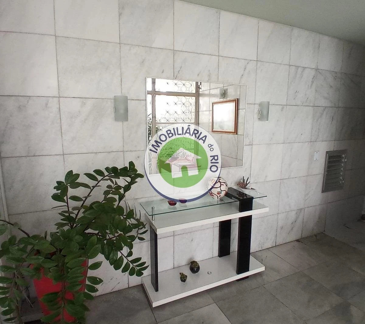 3-bedroom, 2-bath apartment with no parking space — photo 37