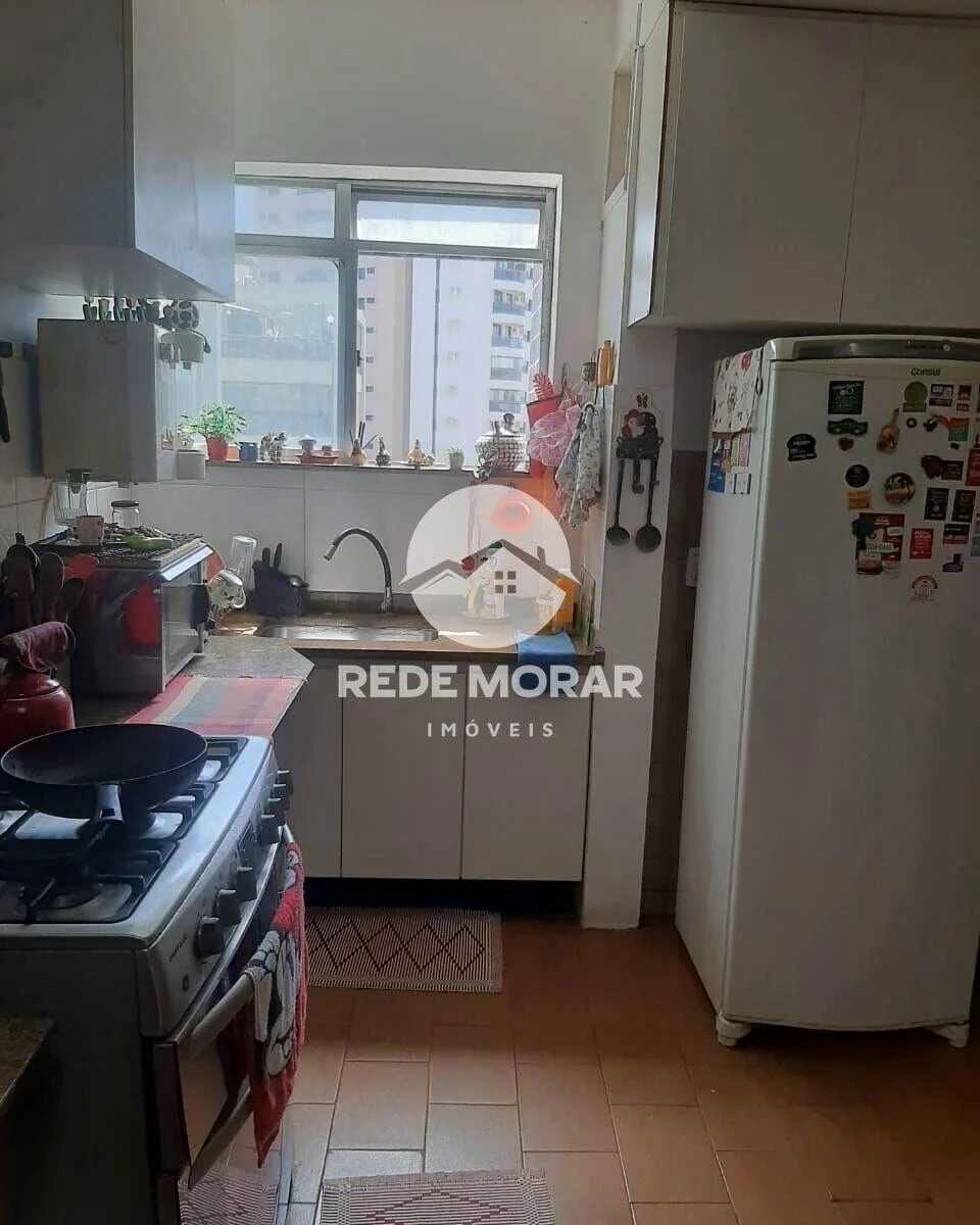 4-bedroom apartment with a glass-enclosed balcony — photo 21