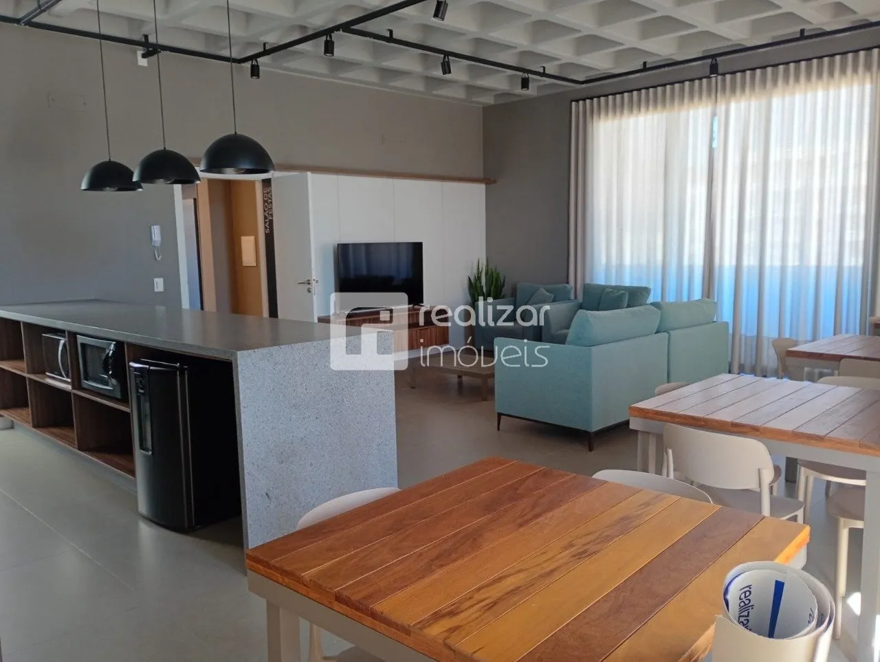 Furnished 1-bedroom apartment with open-plan kitchen — photo 15