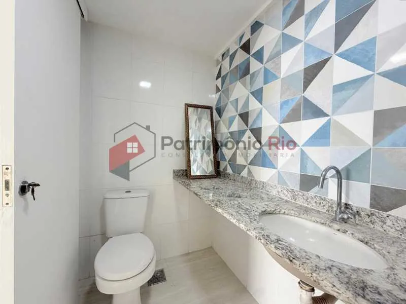 Apartment with 2 bedrooms and balcony with city view — photo 17