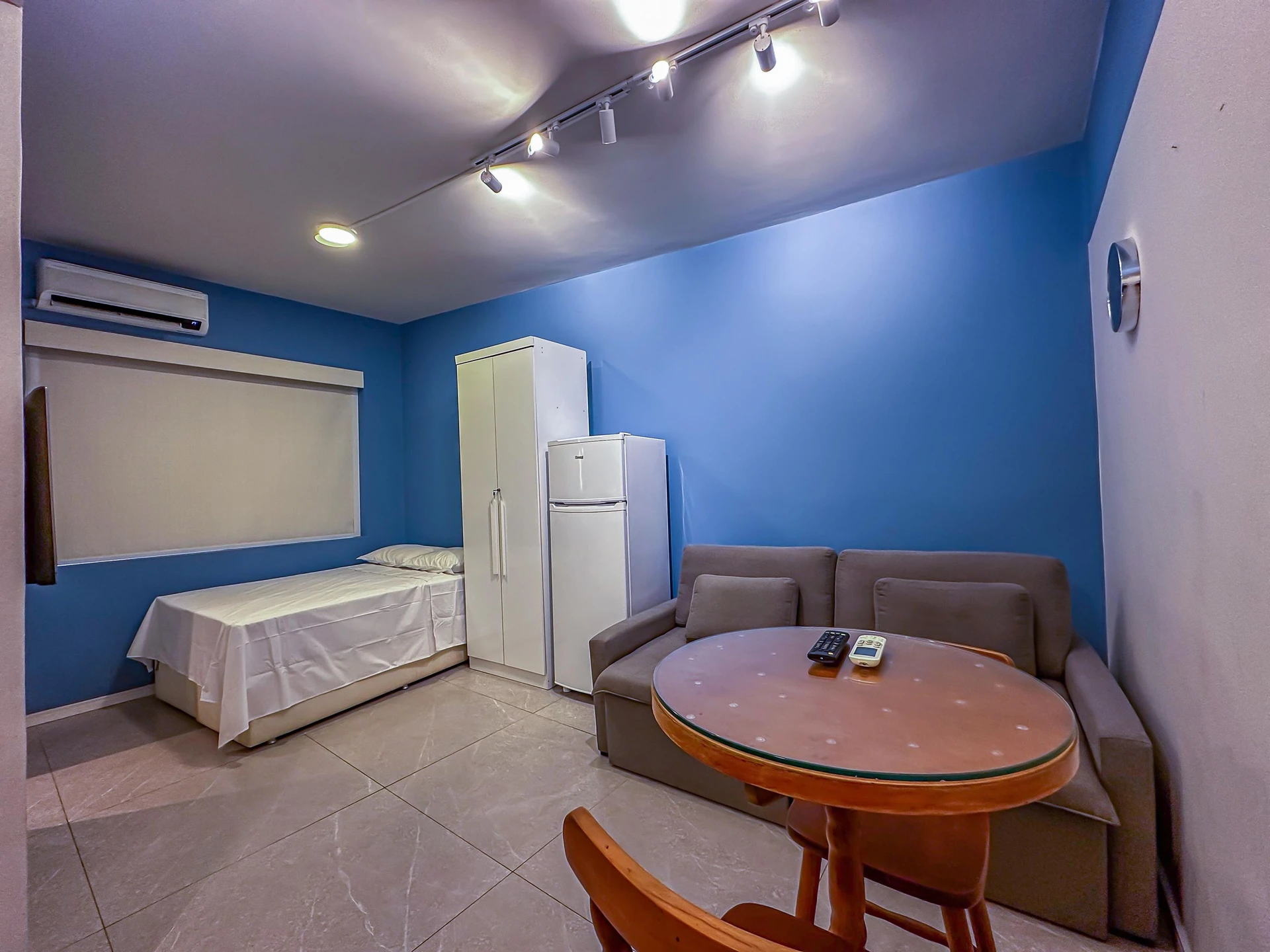 Furnished studio with glass shower and 1 bedroom