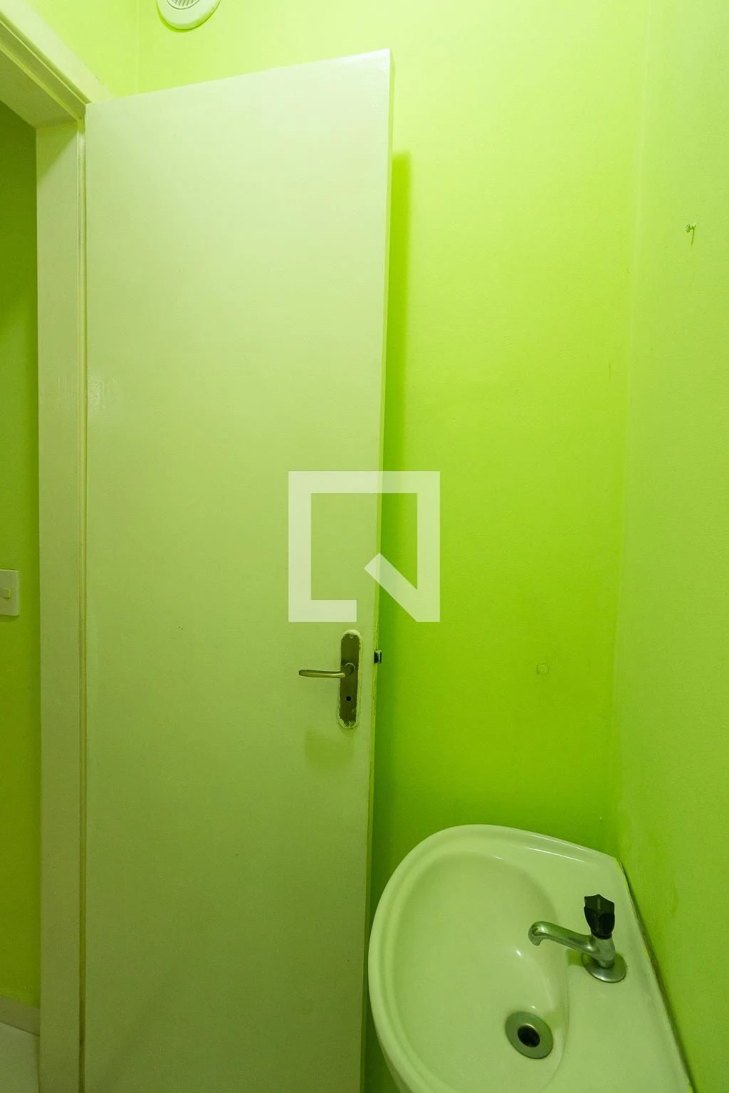 200 m² house with a private BBQ and a private pool — photo 58