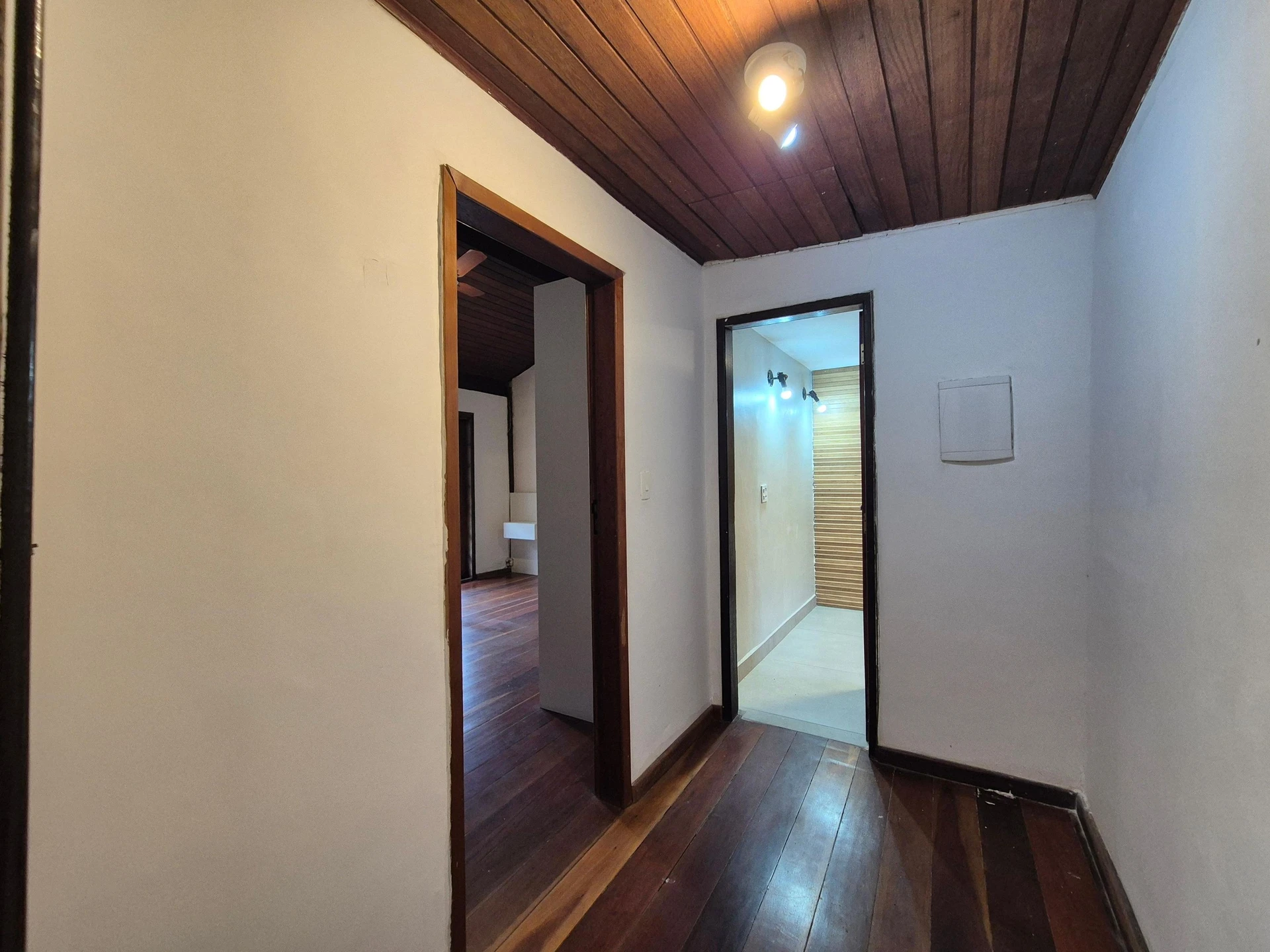 Balcony with a grill in a 3-bedroom house, 150 m² — photo 13