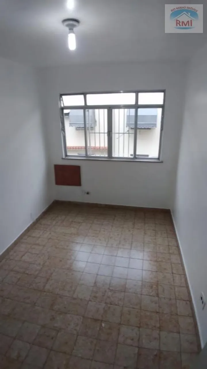 3-bedroom rental apartment with a glass-enclosed shower — photo 6