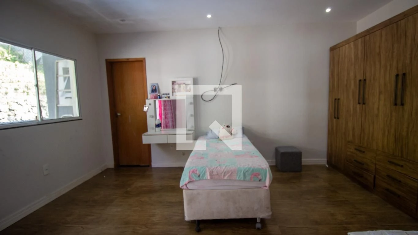 Furnished house with 5 bedrooms and 6 parking spaces — photo 18