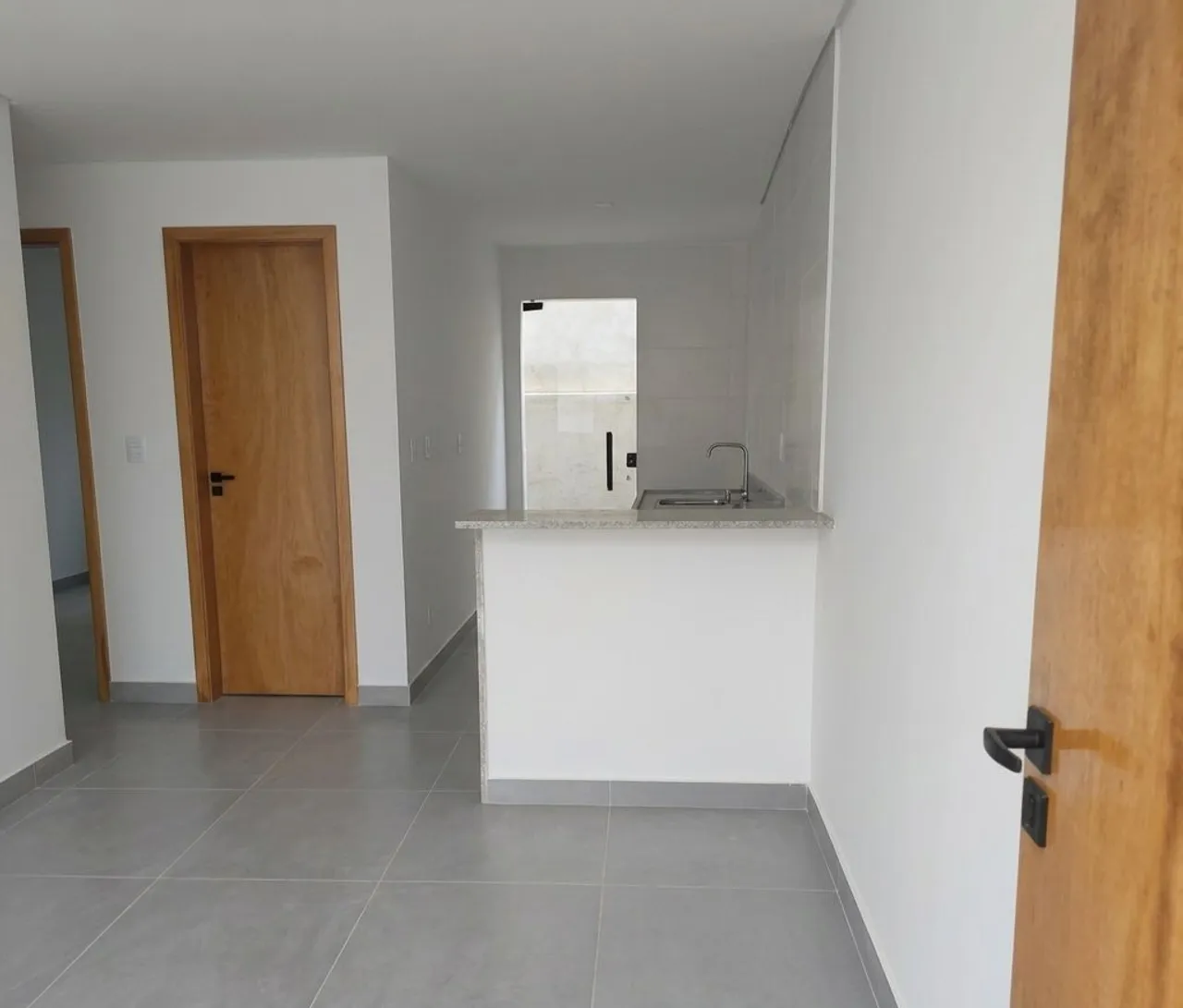 Apartamento sem vaga, 2 quartos e box de vidro