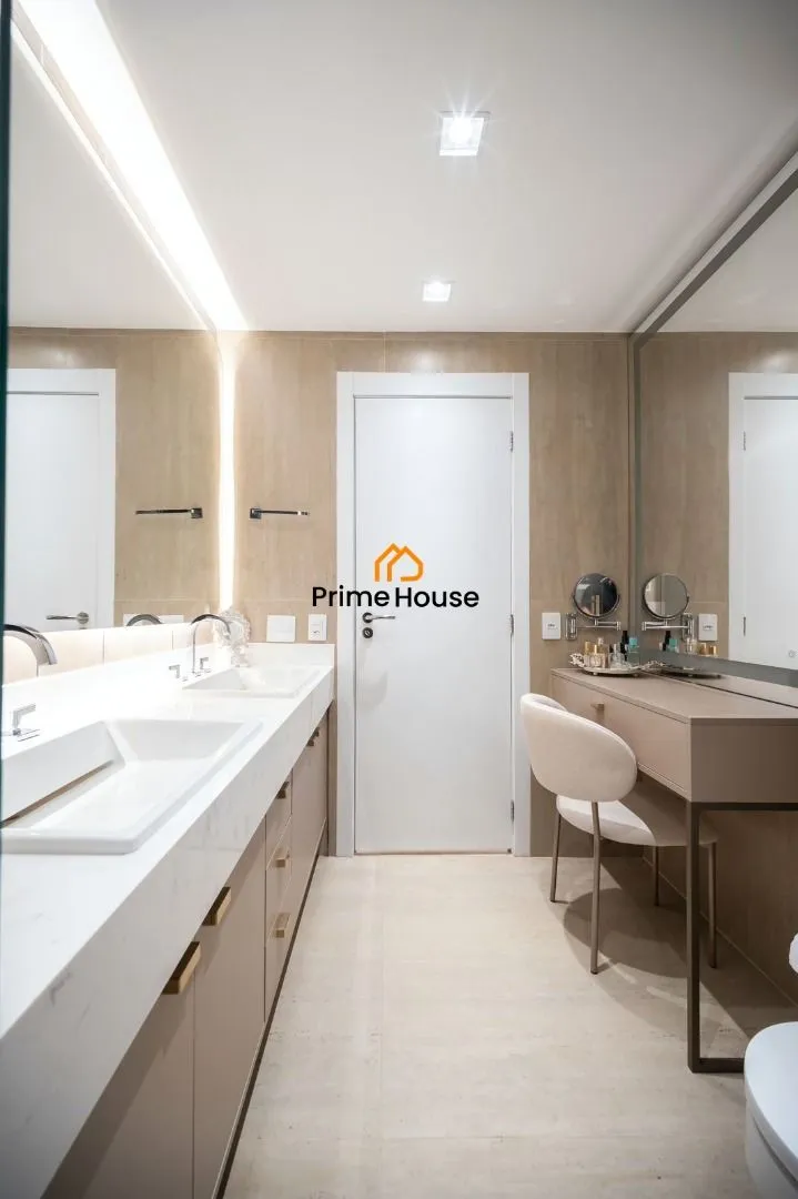 Furnished 4-bedroom apartment with 266 m² — photo 24
