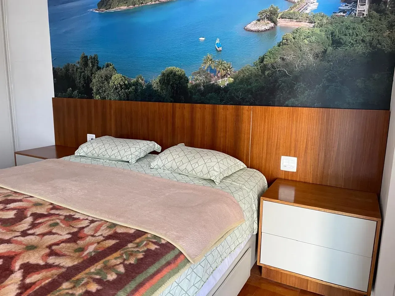 Furnished apartment, 180 m², with a glass-enclosed balcony — photo 14
