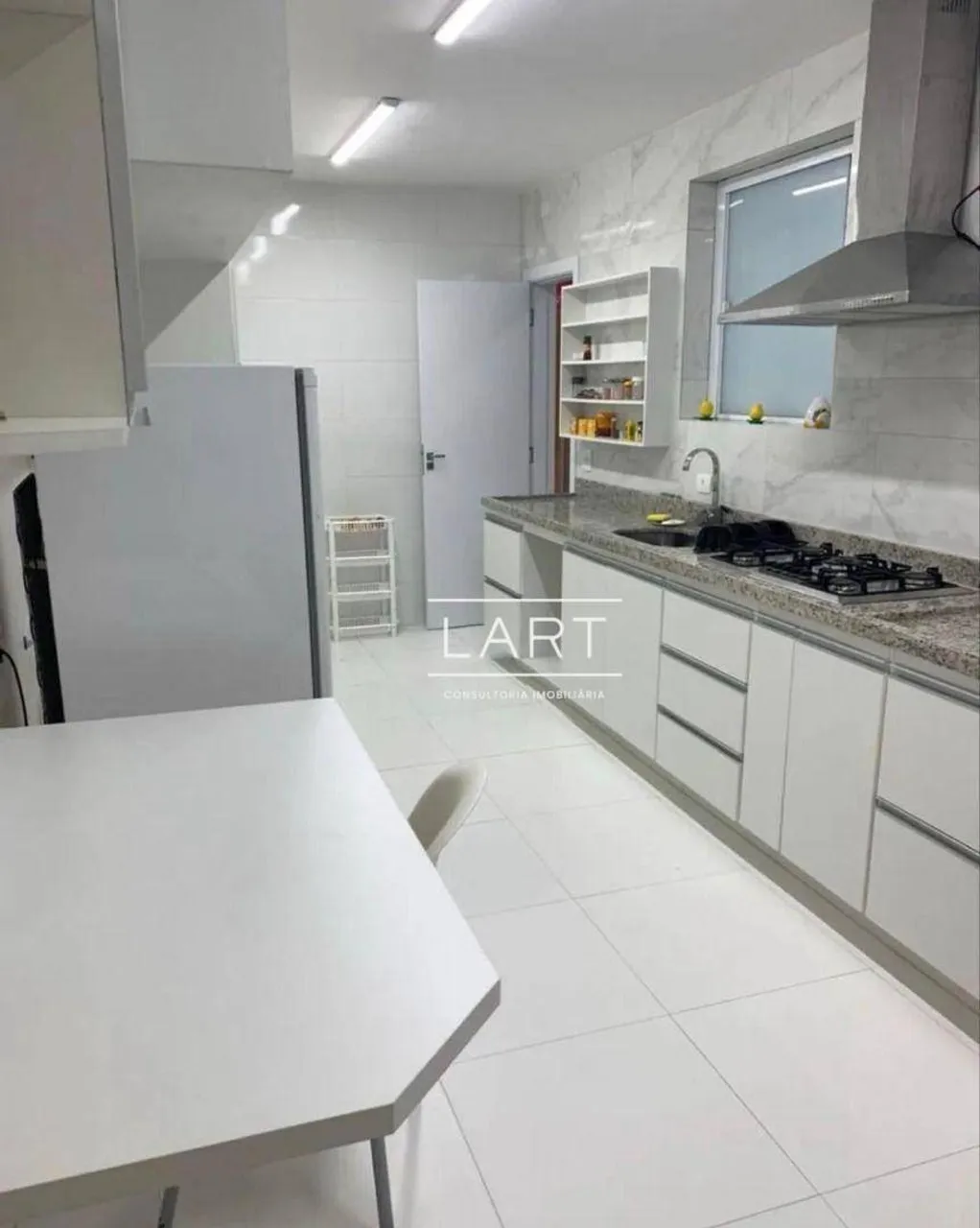 Apartamento mobiliado com 4 quartos e 4 banheiros — photo 8
