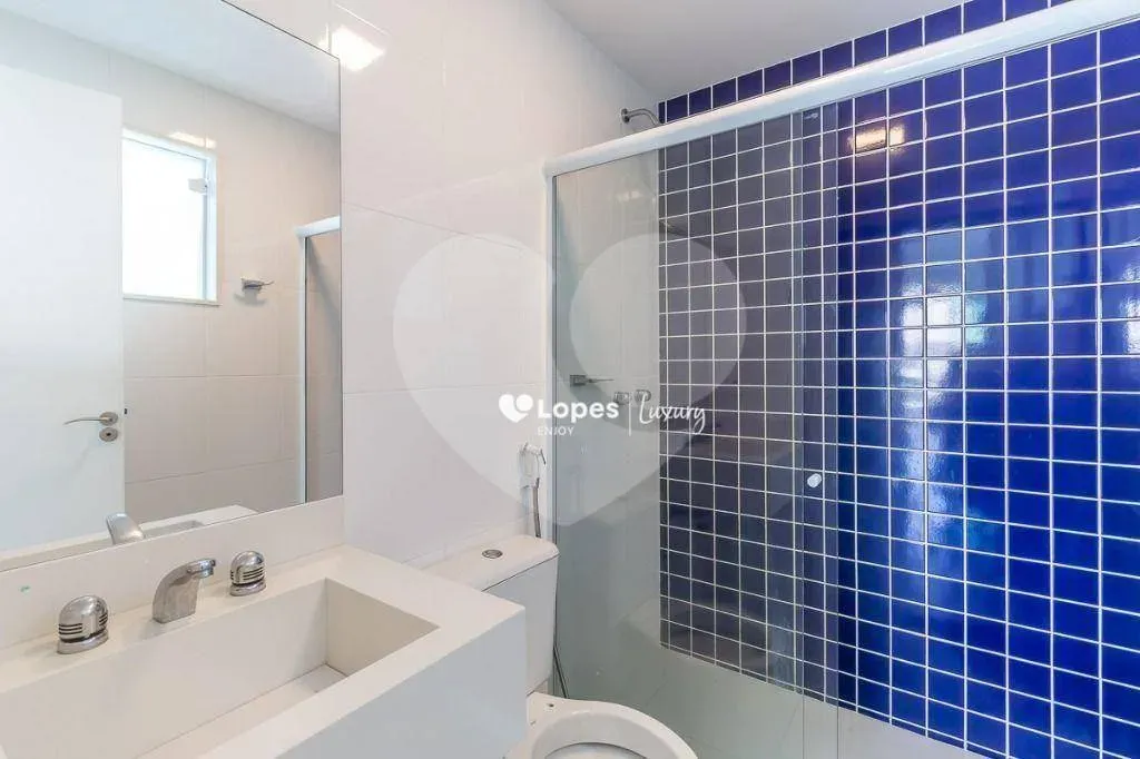 Unfurnished triplex house with 6 en-suite bedrooms and 820 m² — photo 24