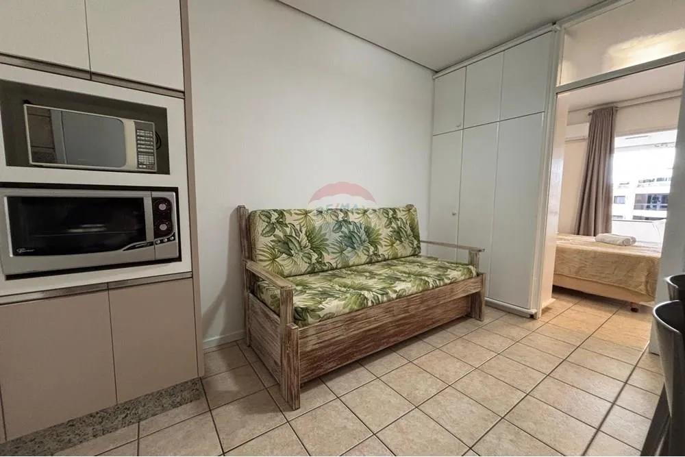 Unfurnished 1-bedroom apartment with a balcony