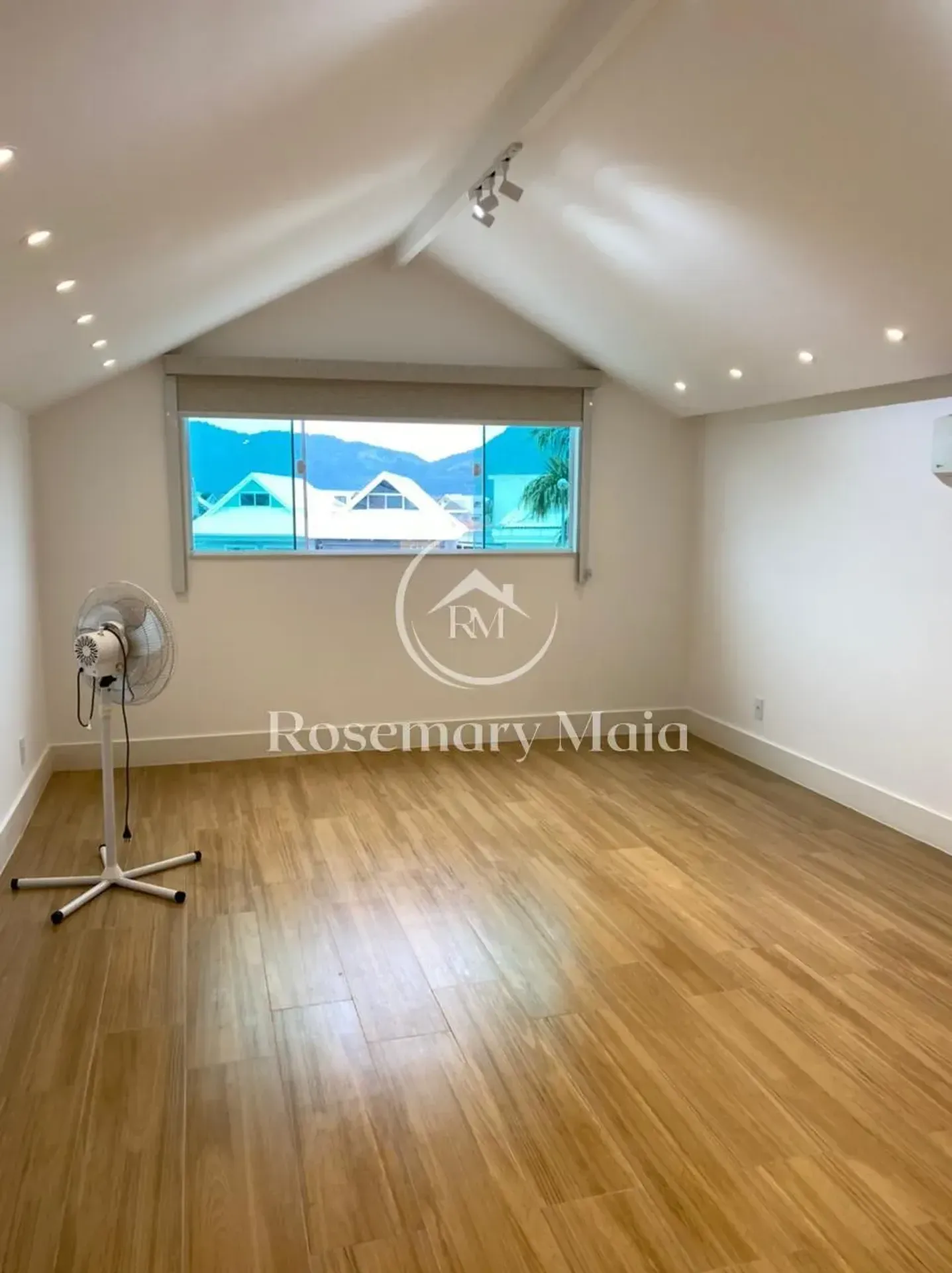 Furnished house with 4 bedrooms and 360 m² — photo 39