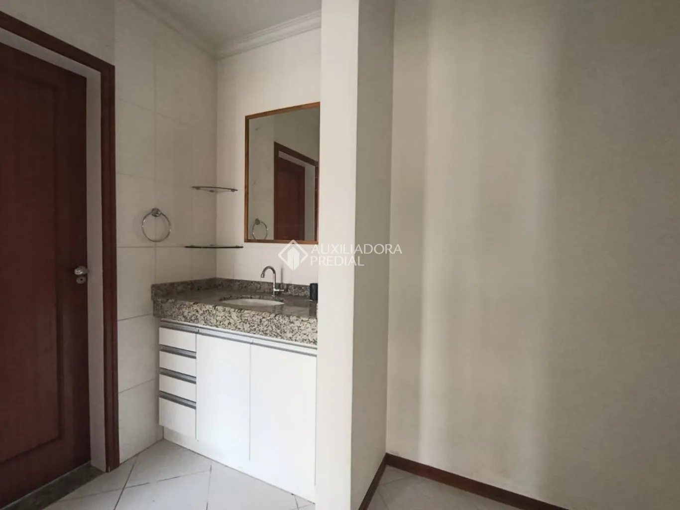 Penthouse-style apartment with 3 bedrooms and 3 baths — photo 37