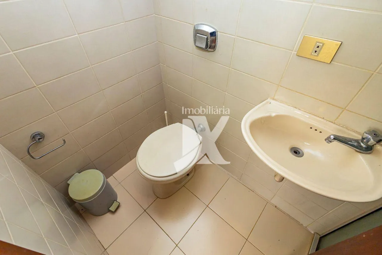 Furnished 3-bedroom apartment with balcony — photo 19