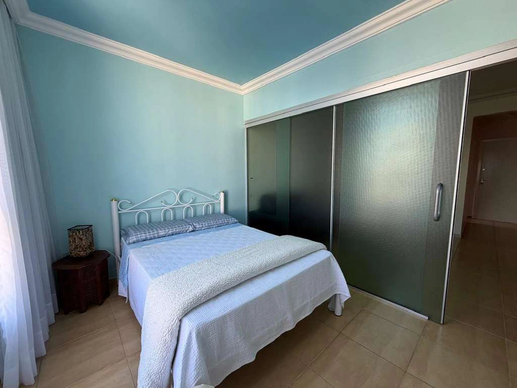 1-bedroom apartment with 37 m² and compact kitchen — photo 4