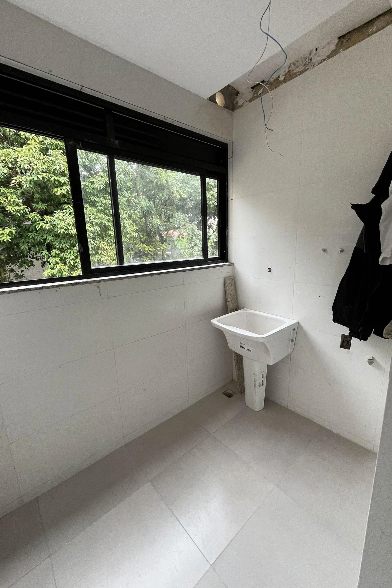 2-bedroom apartment with a mountain view — photo 3