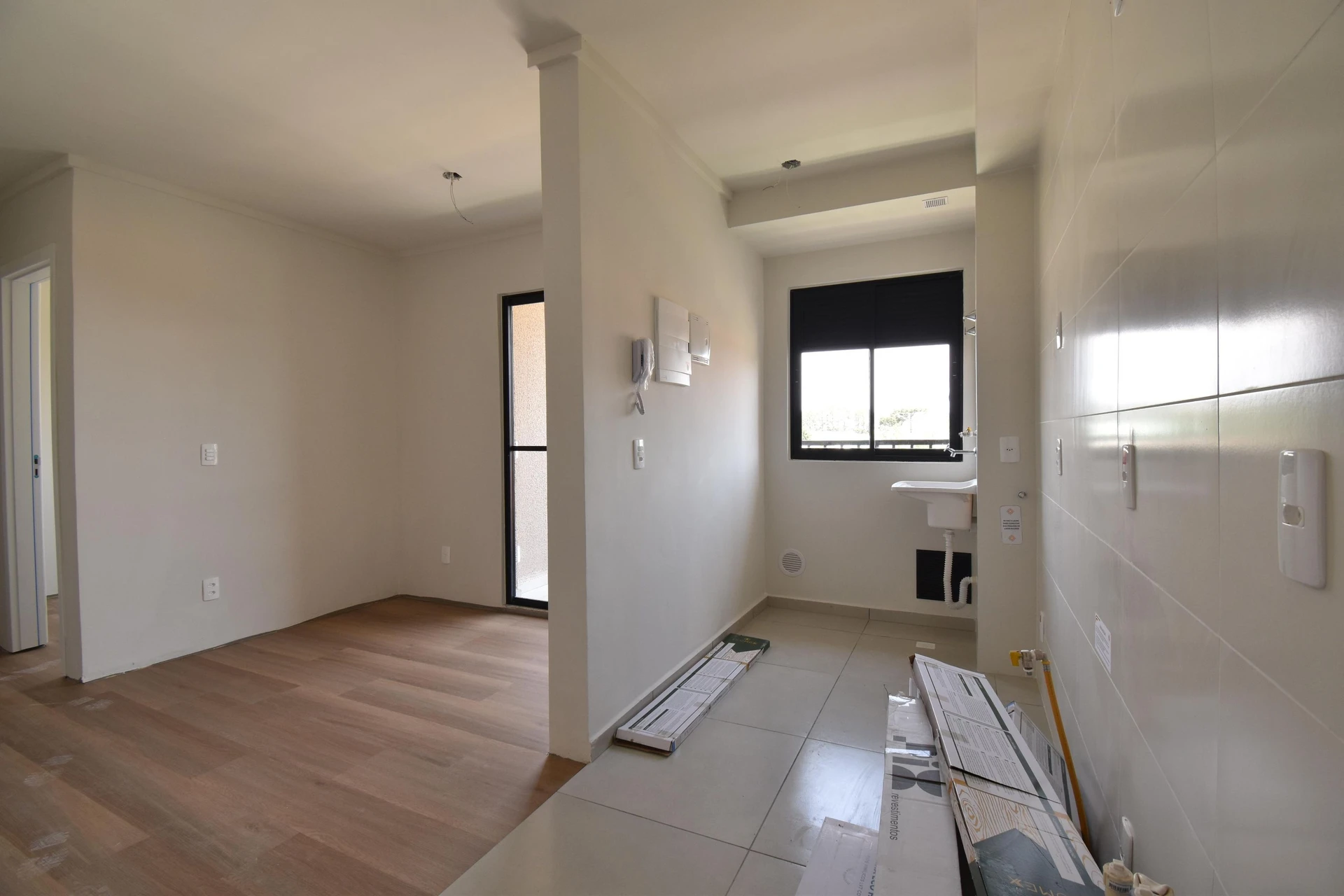 Glass-enclosed balcony in a 2-bedroom apartment, 53 m² — photo 35