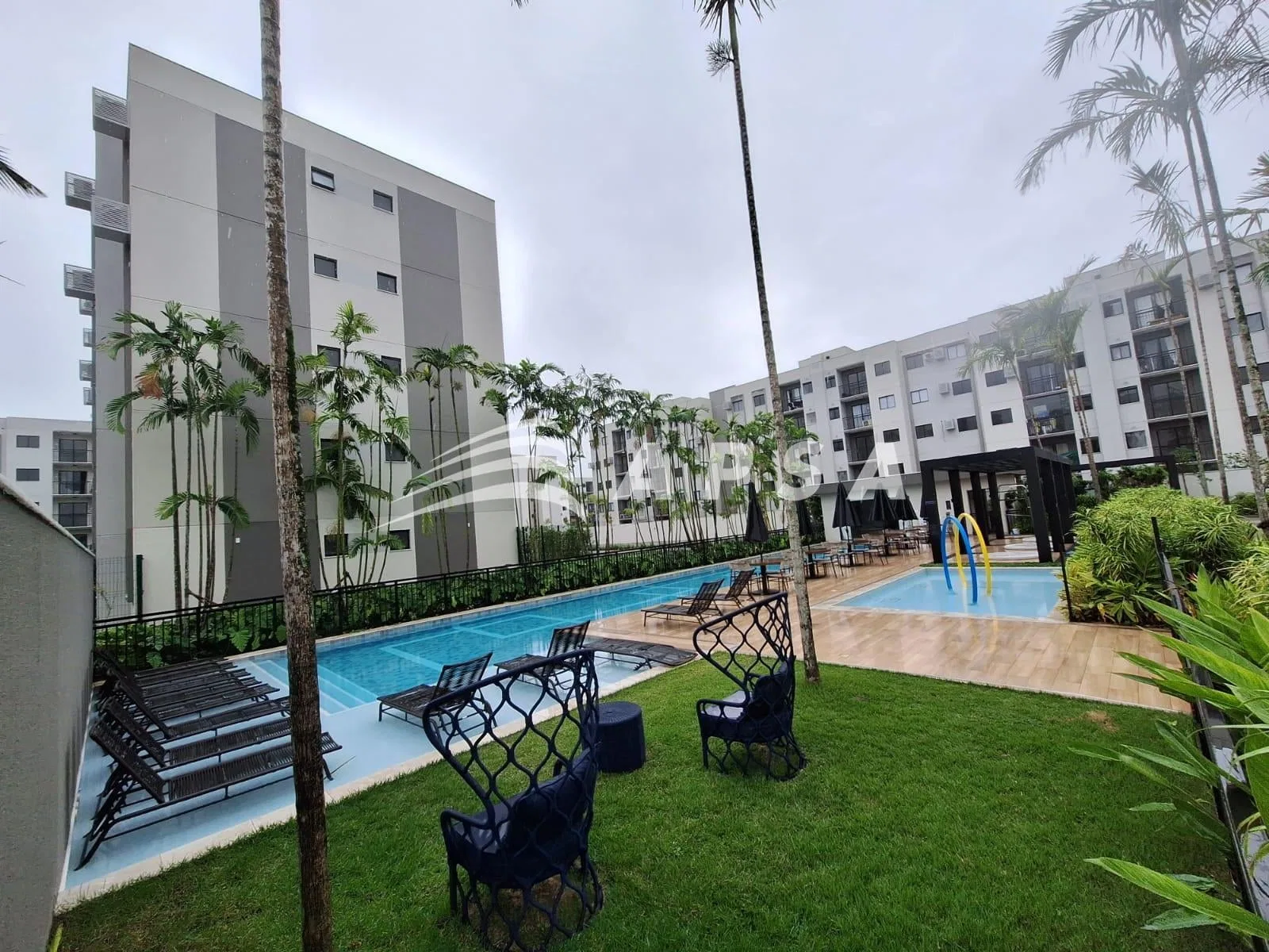 Apartamento sem mobília com 2 quartos e varanda — photo 24