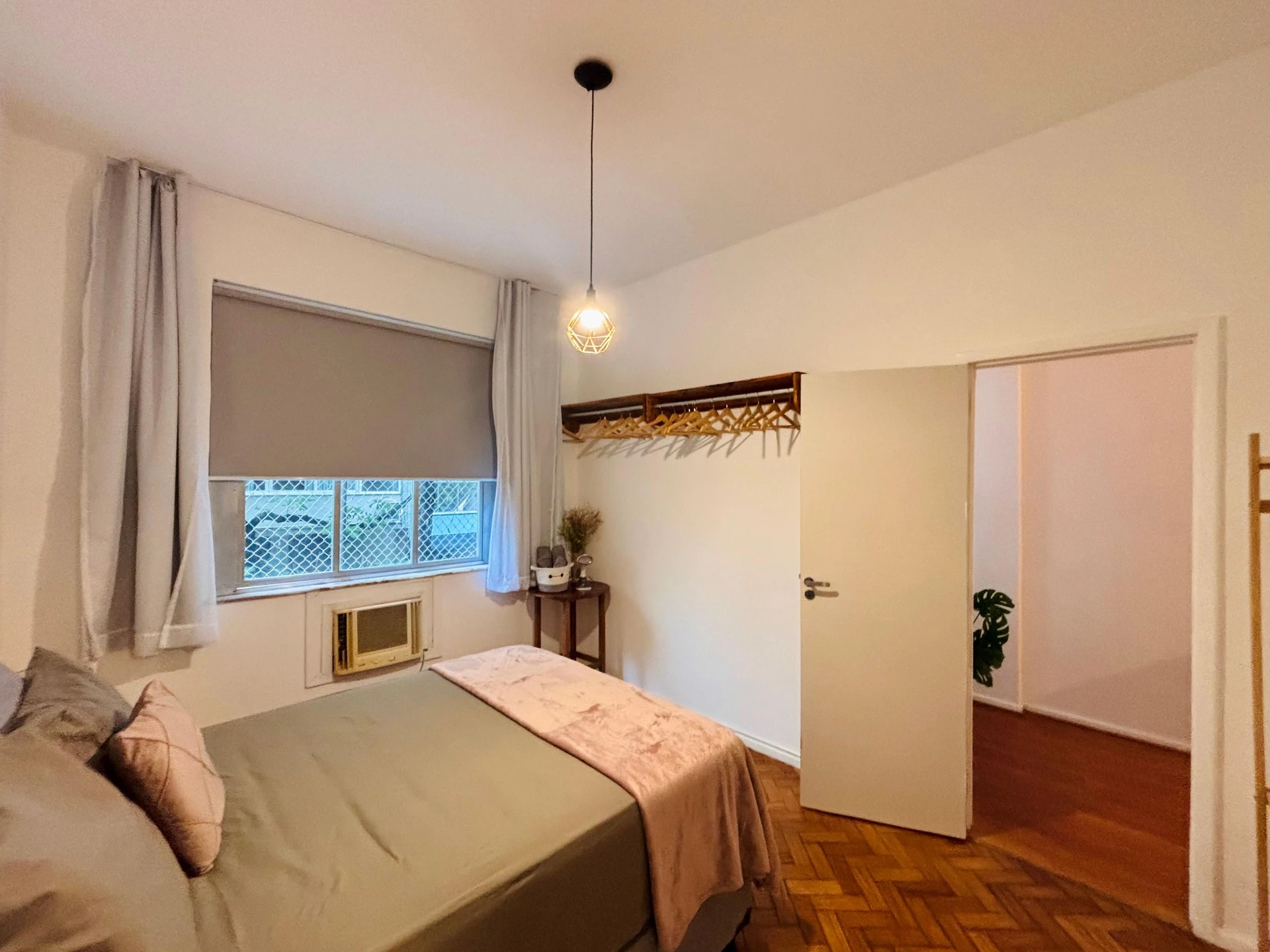 Furnished 1-bedroom apartment with a gas stove kitchen — photo 6