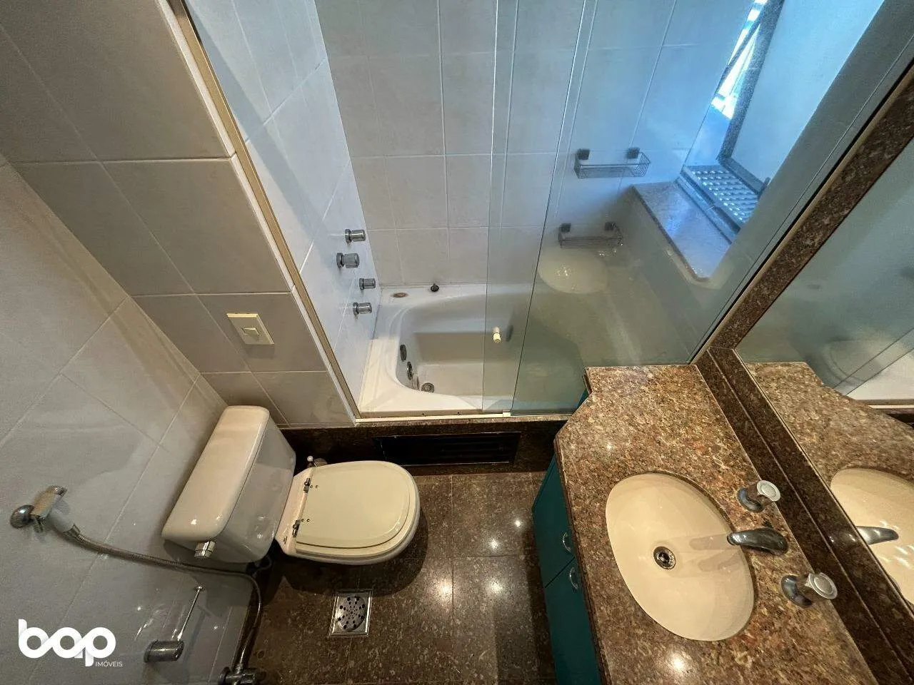 89 m² apartment with a bathtub and a water view — photo 16