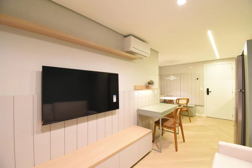 Furnished 1-bedroom apartment with open-plan gas kitchen — photo 11