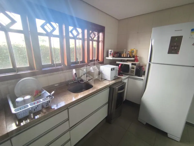 Мебльований будинок з 4 спальнями-сюїтами та садом 240 м² — photo 2