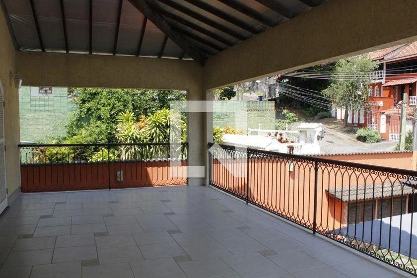 4-bedroom house with a mountain view in Rio de Janeiro — photo 12