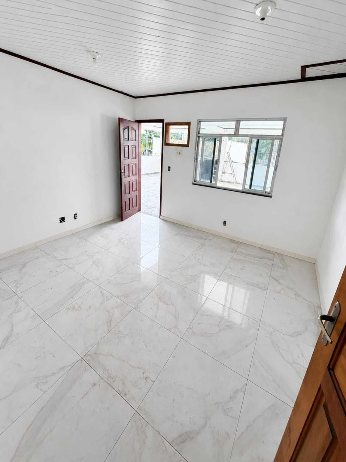 House with 5 bedrooms and 3 bathrooms plus 3 parking spots — photo 11