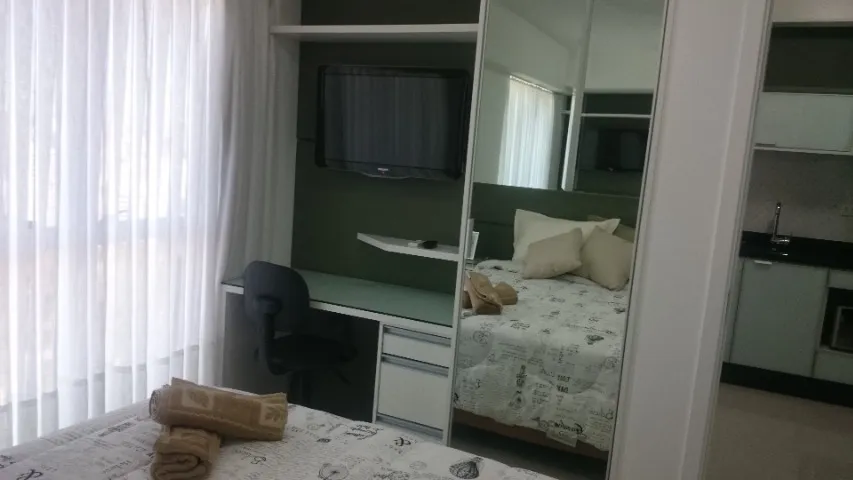 Furnished 1-bedroom apartment with balcony and open-plan kitchen — photo 8