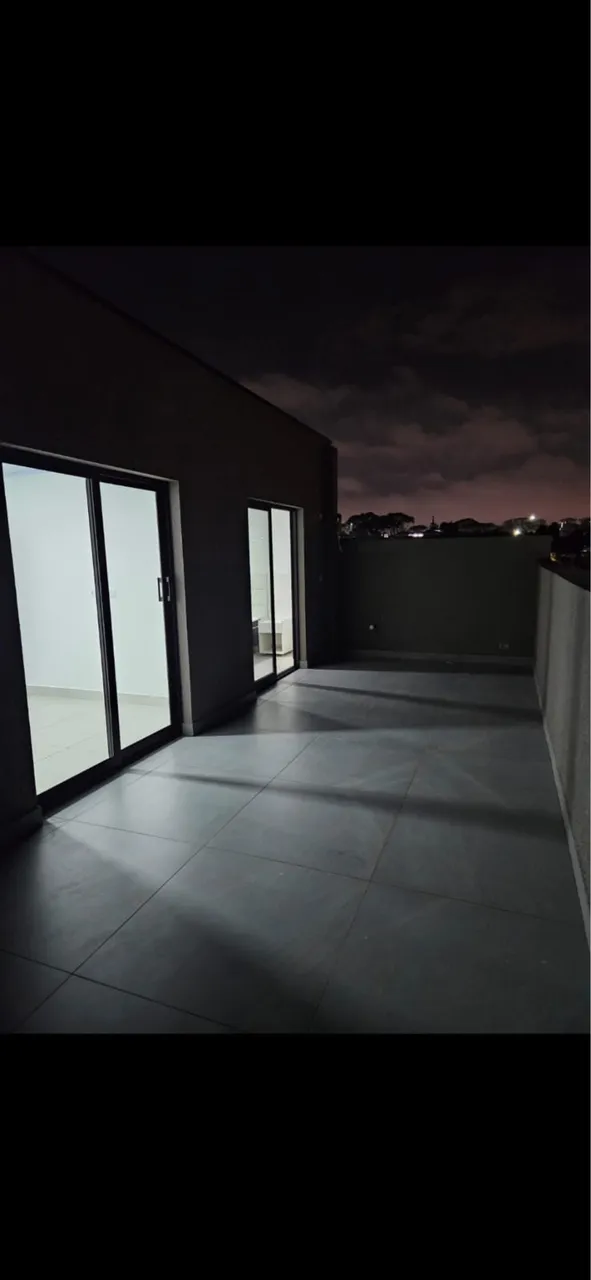 Apartamento mobiliado com 1 quarto e varanda com pia