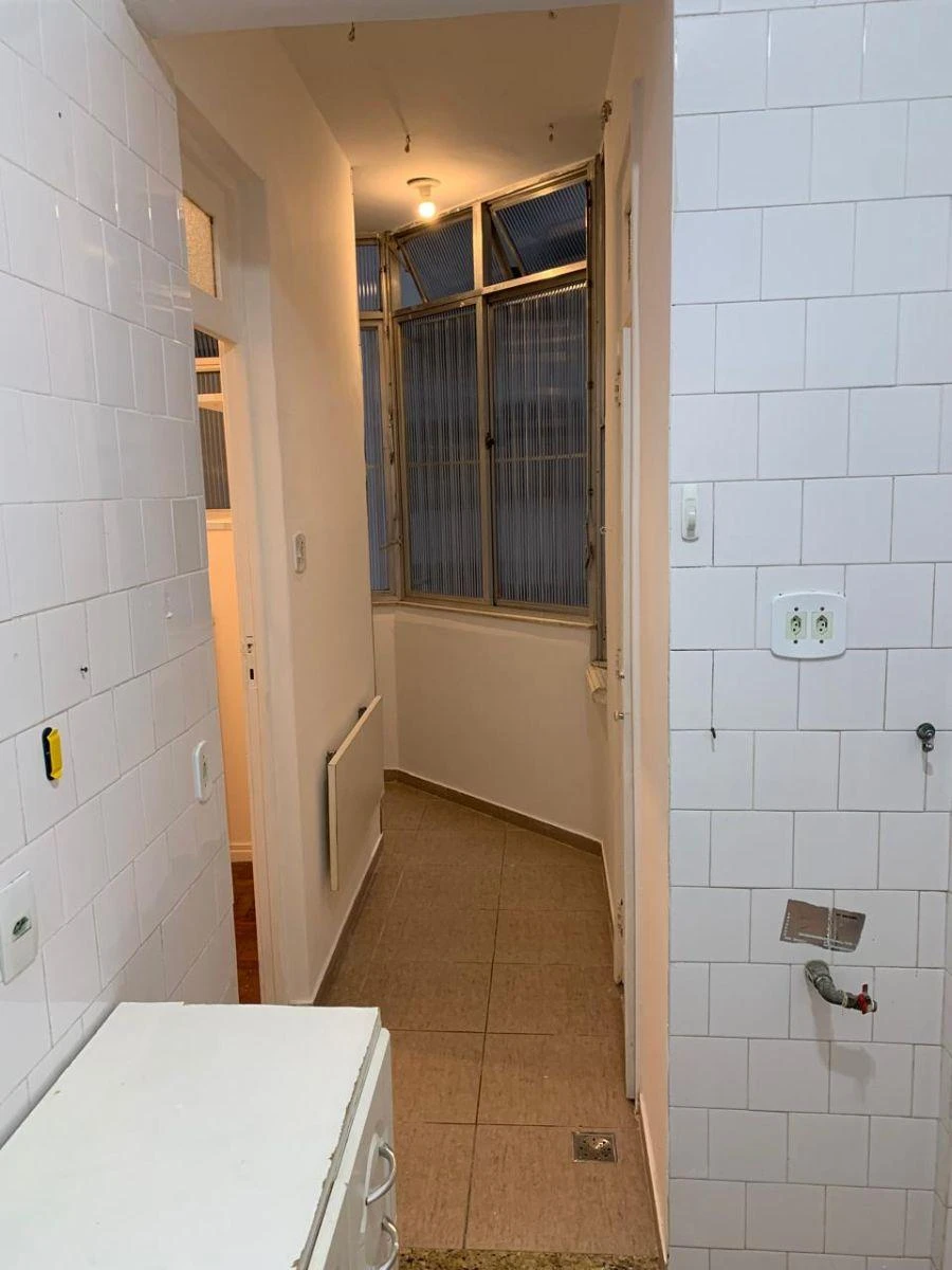 Wood or laminate floors in a 2-bedroom apartment, 67 m² — photo 15