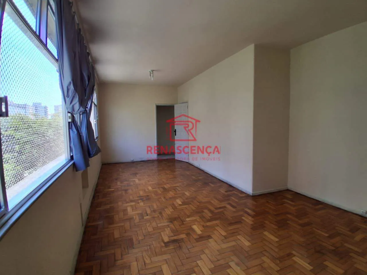 Walk-in closet in a 3-bedroom apartment, 130 m² — photo 16