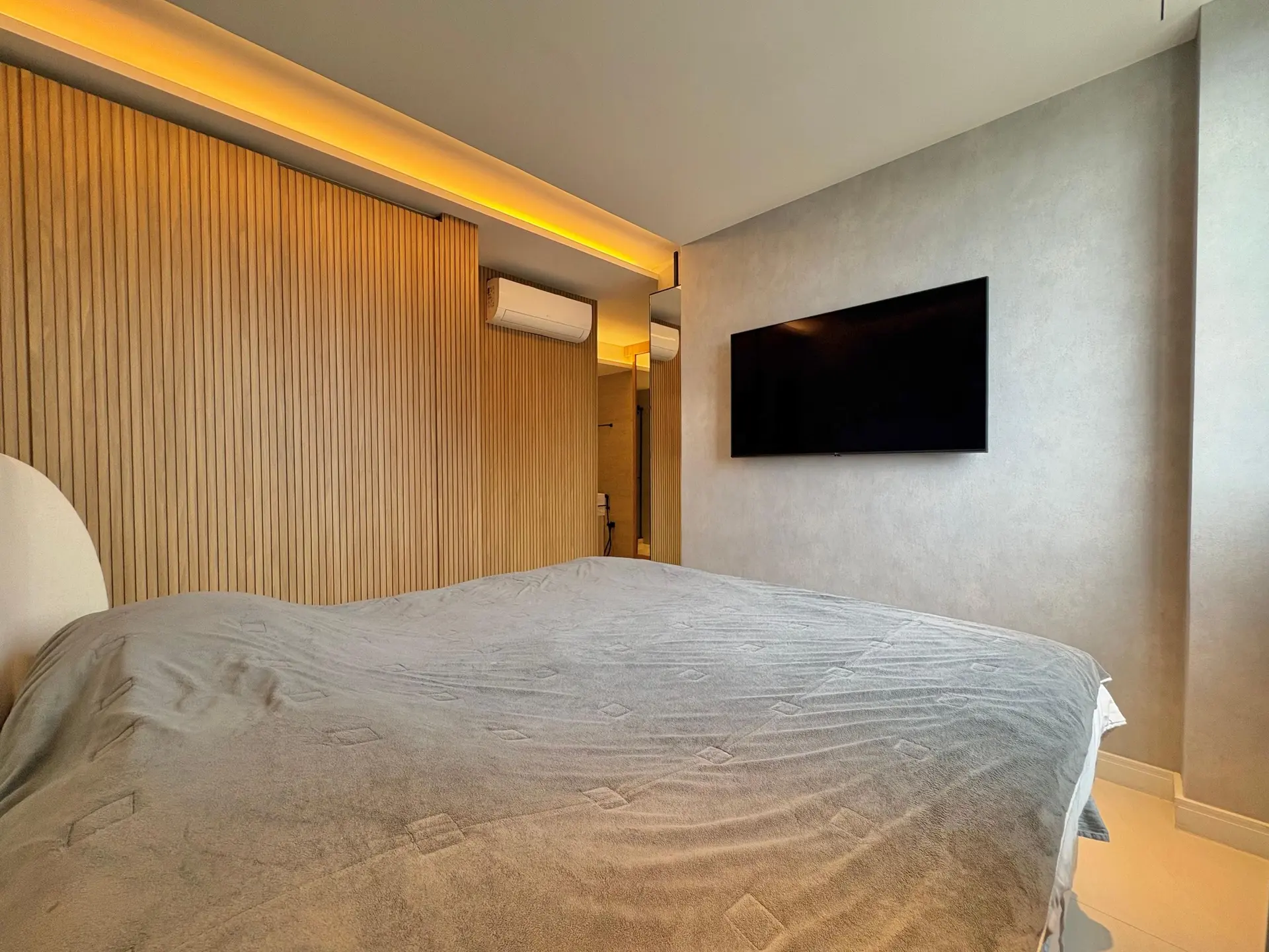 Furnished apartment, 75 m², with floor-to-ceiling windows — photo 17