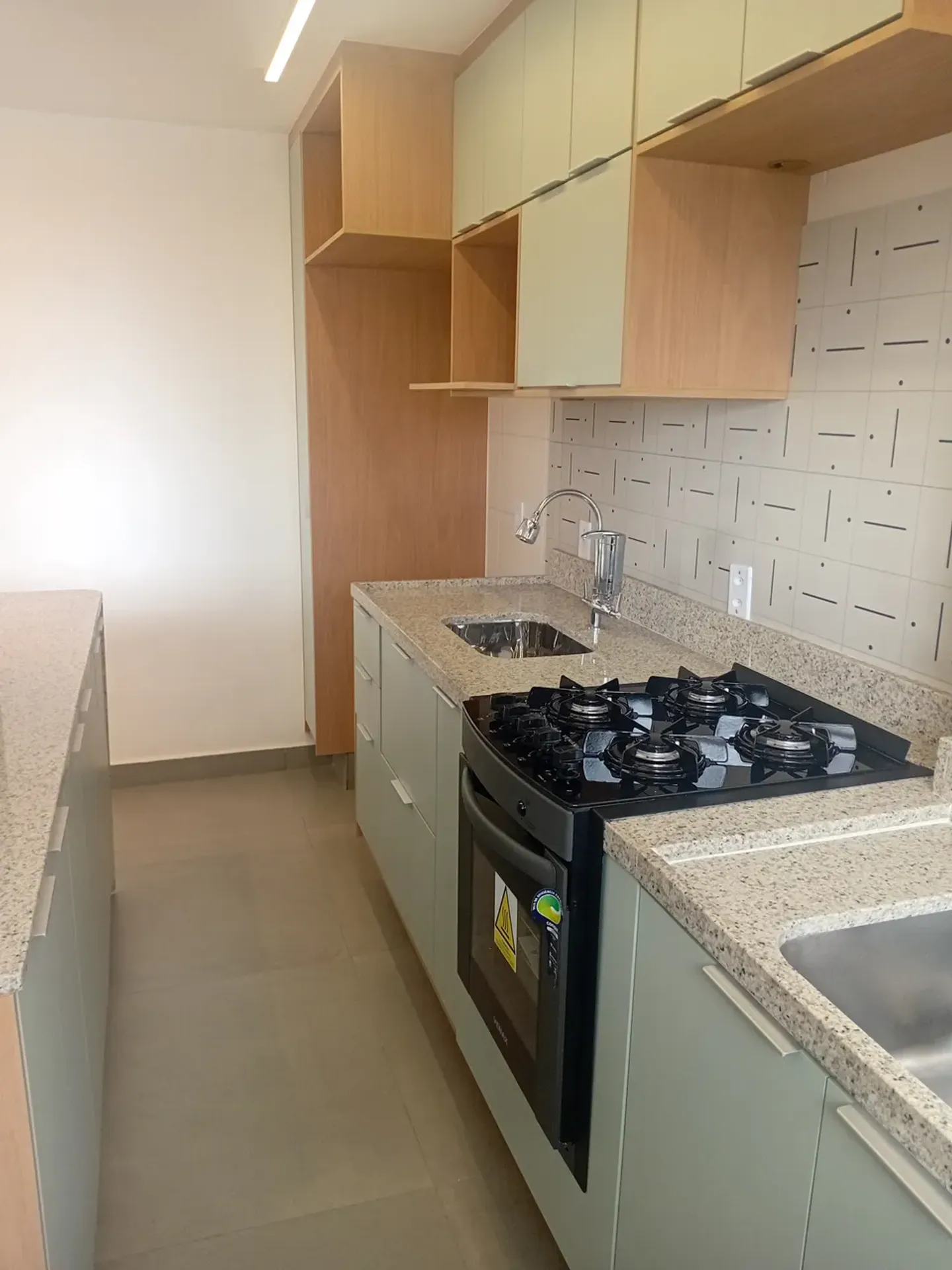 2-bedroom apartment in a building with a gym — photo 4