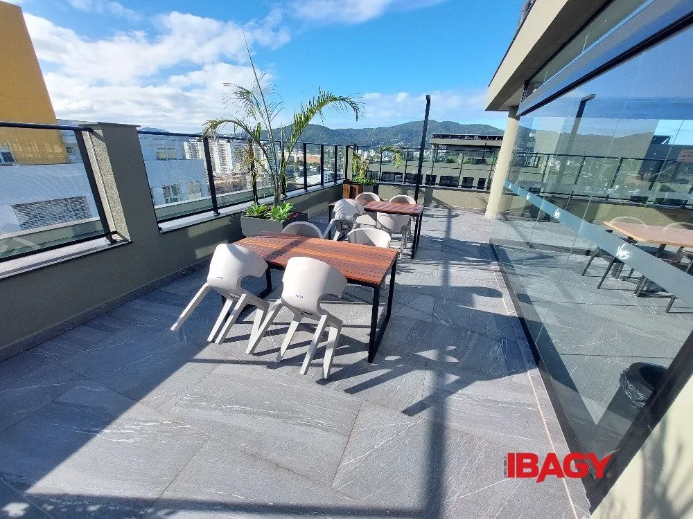 Furnished studio with a glass-enclosed balcony — photo 12