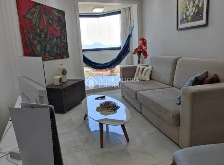 3-bedroom apartment with enclosed glass balcony — photo 3