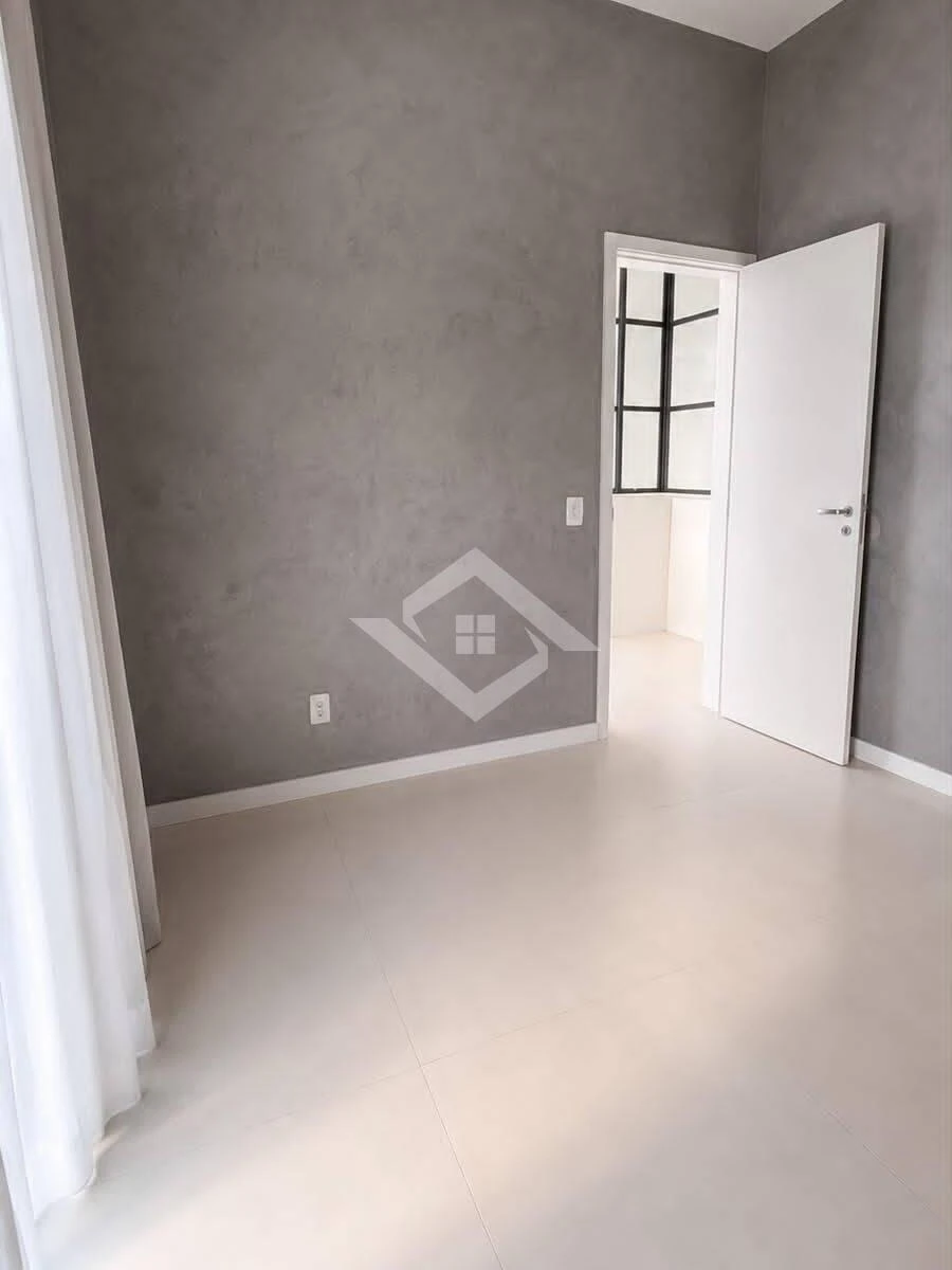 184 m² unfurnished apartment with 3 en-suites and parking — photo 10