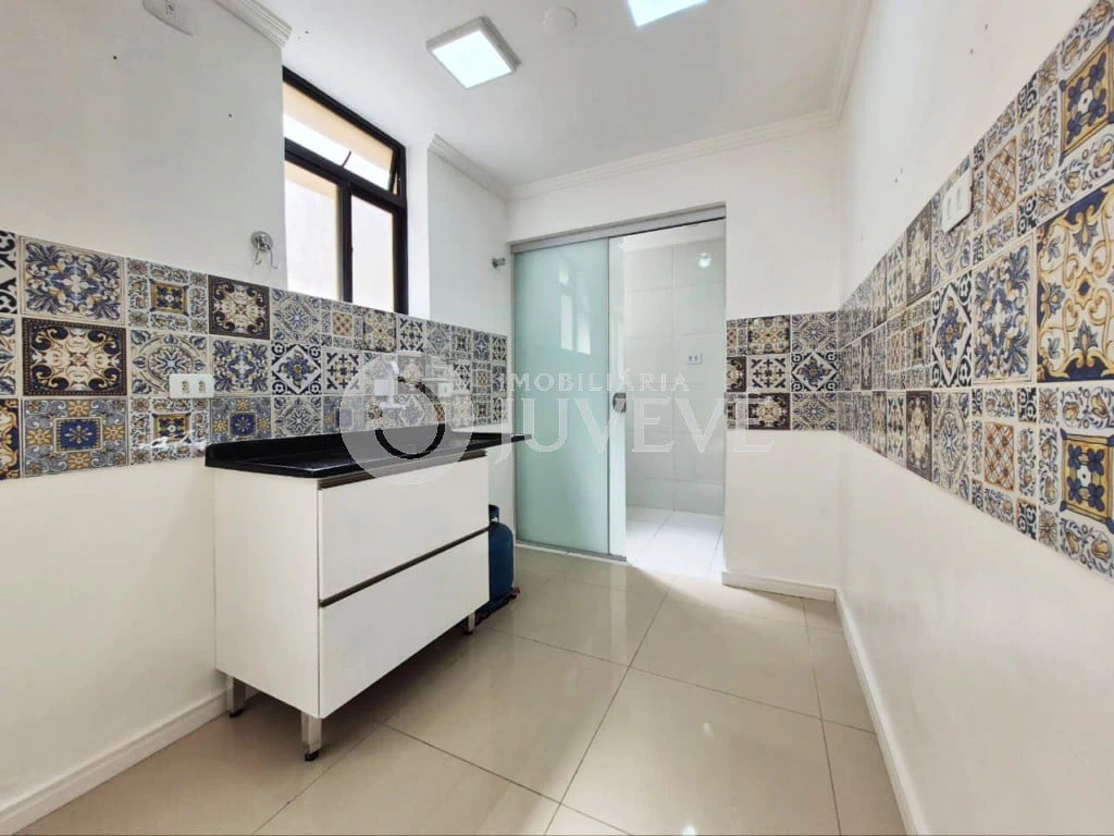 3-bedroom apartment in a building with a pool — photo 11