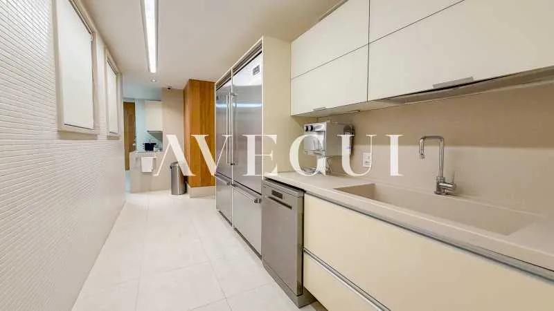 Квартира 530 м²: 4 суїти, 5 ванних і вид на воду — photo 27