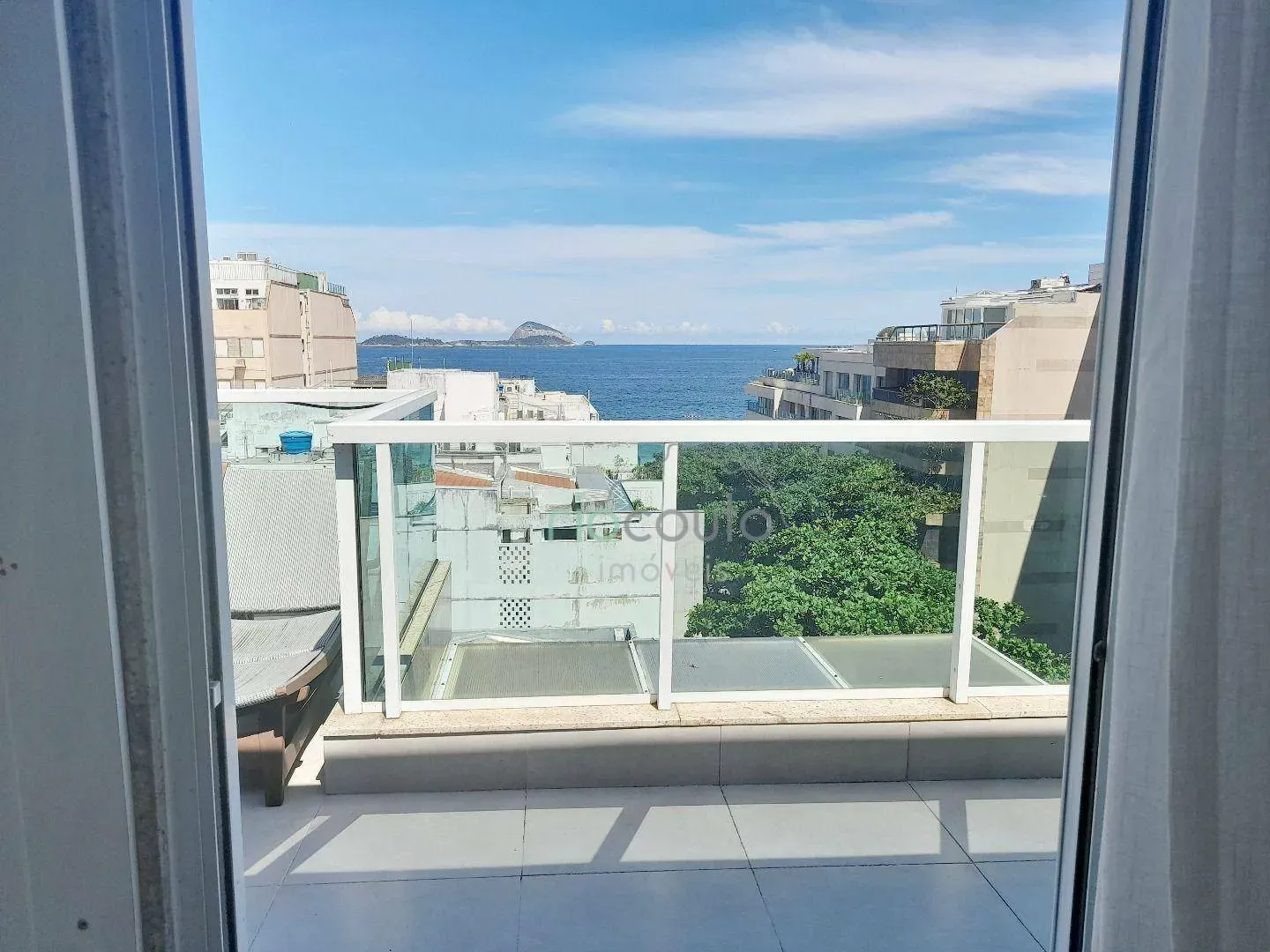 Apartment with 4 bedrooms and a balcony — photo 31