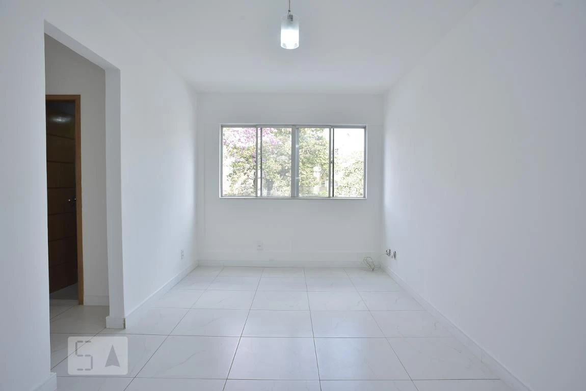 2-bedroom apartment in a building with a gym — photo 8