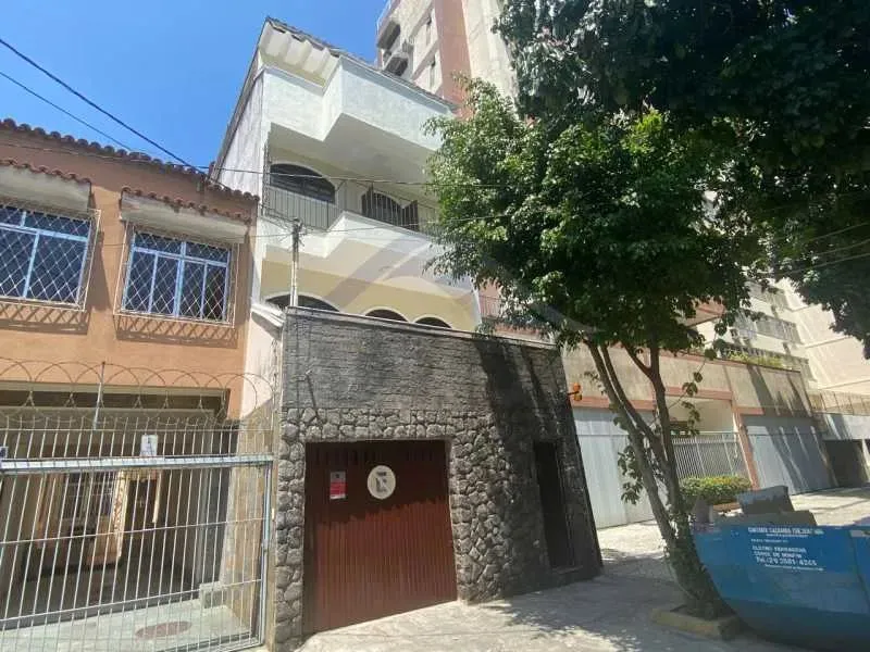 Triplex house with 5 bedrooms and 5 bathrooms and parking for 5 — photo 16