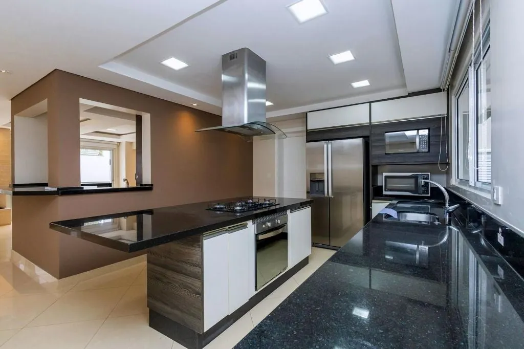 Furnished house 649 m² with 4 en-suite bedrooms — photo 32