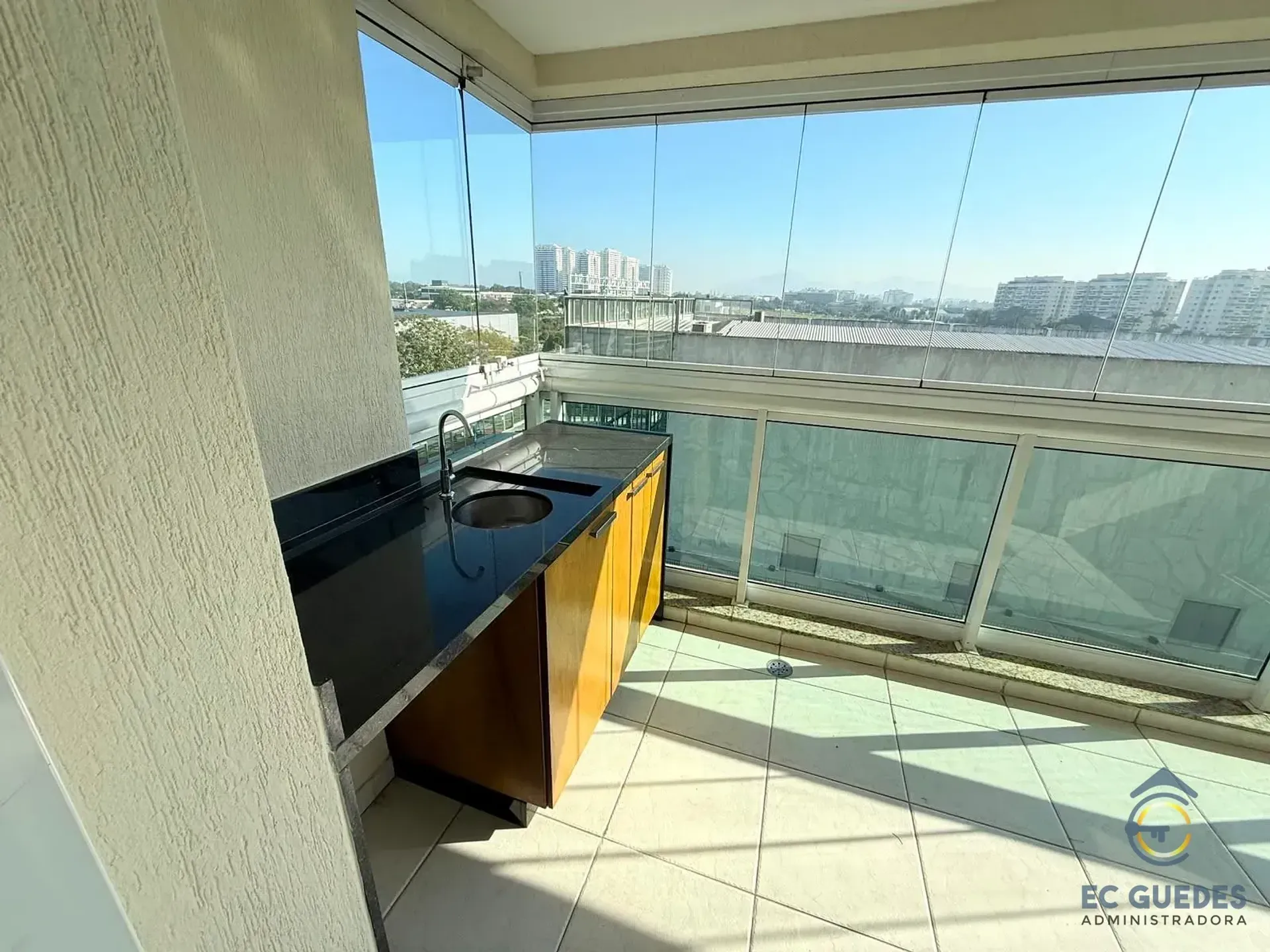 Furnished 3-bedroom apartment with glassed balcony — photo 5
